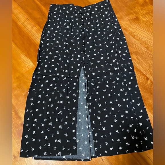 H&M Black Floral Midi Skirt - Picture 1 of 4
